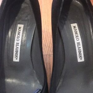 Manolo Blahnik size 8 1/2 black suede black pumps